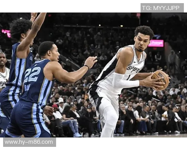 2017年NBA马刺与勇士激战回顾及精彩比分分析