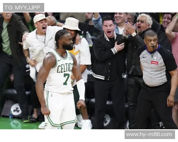 杰伦布朗如何在NBA赛场上展现领袖风范与个人魅力